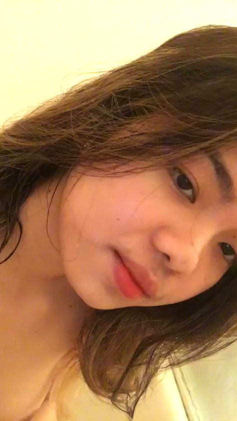 Móc bím trong bồn tắm