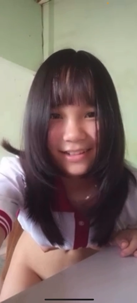 Múi mít non tơ thủ dâm, khoe bướm